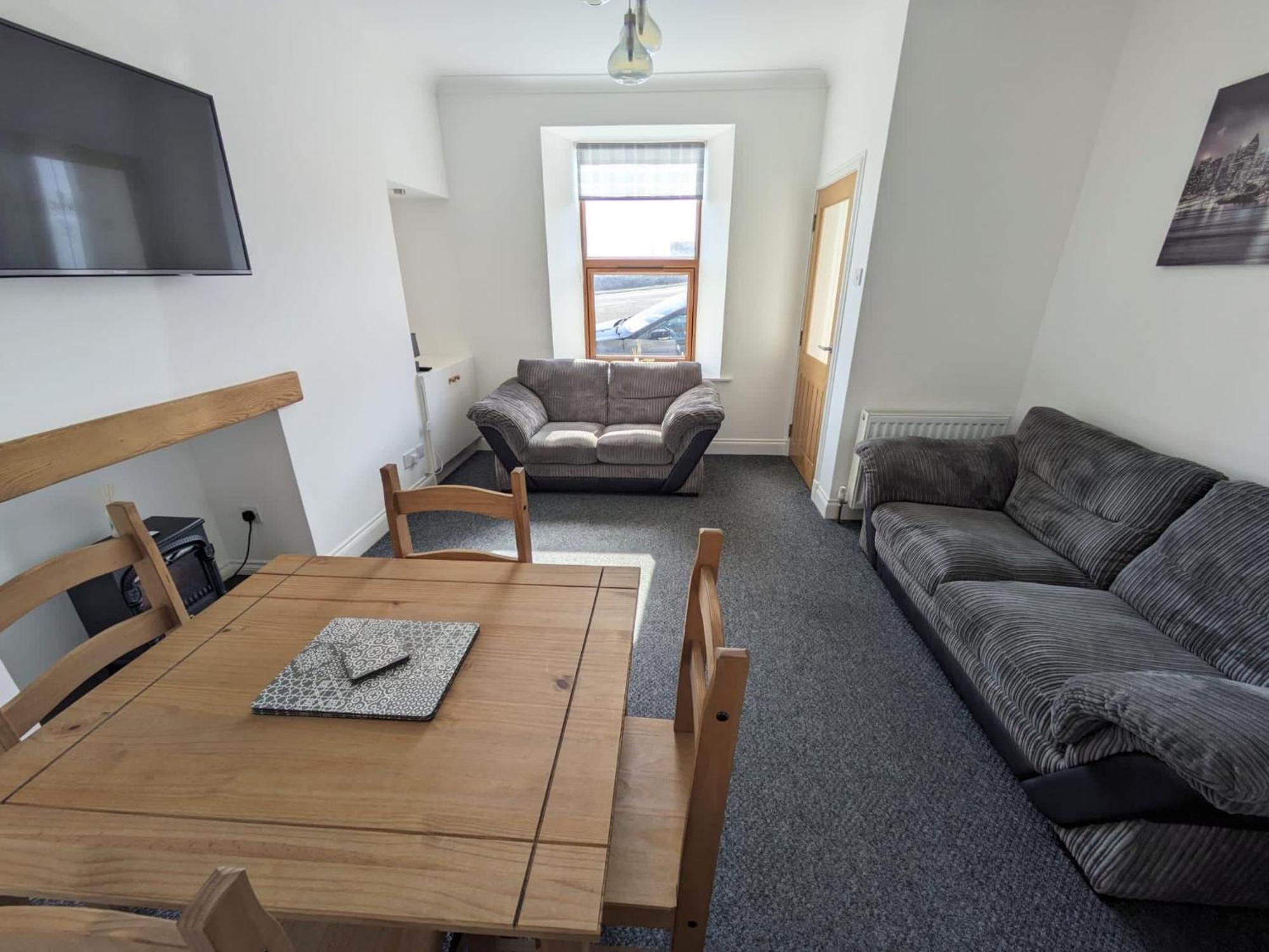 וויק 2 Bedroom Townhouse With Seaview On The Nc500 Wick מראה חיצוני תמונה